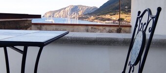 Marettimo Very central apartment with the entrance facing the sea