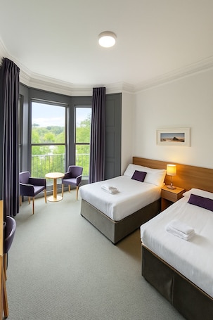 Standard Triple Room | Desk, free WiFi