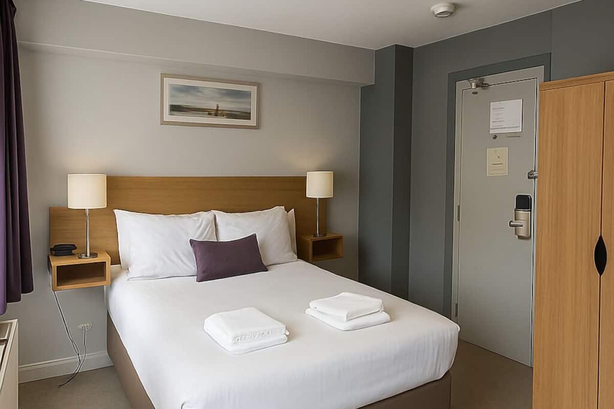 Standard Double Room | Desk, free WiFi