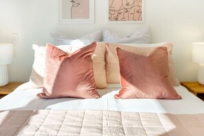 2 chambres, fer et planche à repasser, Wi-Fi gratuit, draps fournis