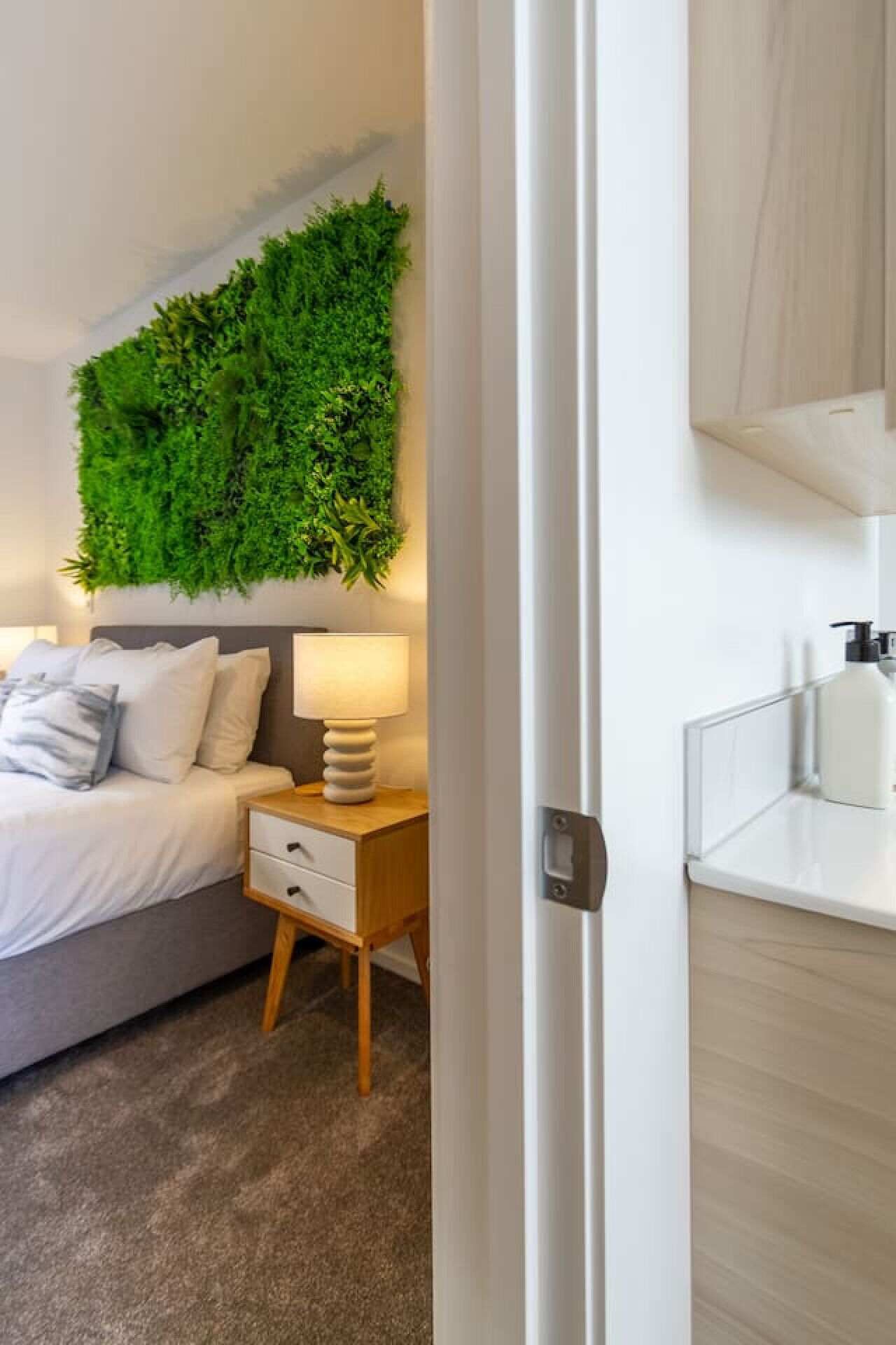 2 dormitorios, tabla de planchar con plancha, wifi gratis y ropa de cama