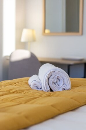 3 bedrooms, desk, iron/ironing board, free WiFi