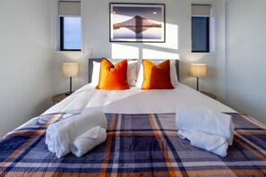 3 bedrooms, desk, iron/ironing board, free WiFi