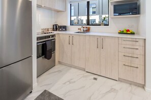 Frigorífic, microones, forn i placa de cuina 