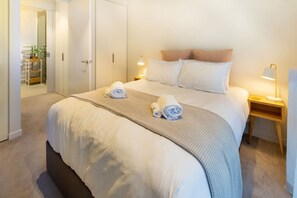 1 غرفة نوم ومكواة/لوح كي وواي فاي مجانًا وملاءات أسرّة