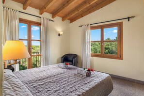 10 Schlafzimmer, Bügeleisen/Bügelbrett, Reisekinderbett, WLAN