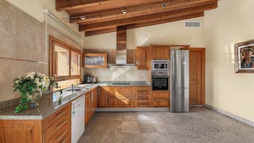 Mikrowelle, Ofen, Herdplatte, Geschirrspüler