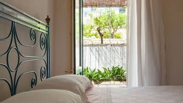 5 habitaciones, tabla de planchar con plancha y cuna de viaje