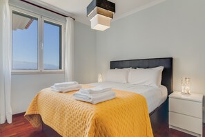 3 chambres, fer et planche à repasser, Wi-Fi, draps fournis