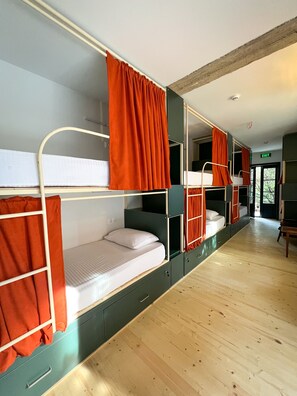 Delad sovsal - Standard | Individuell inredning, unika möbler och arbetsyta för laptop