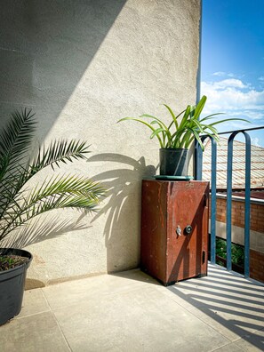 Terrace/patio - Black Tomato Hostel Kutaisi (Kutaisi)
