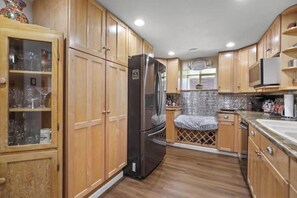 Frigorífic, microones, forn i placa de cuina 