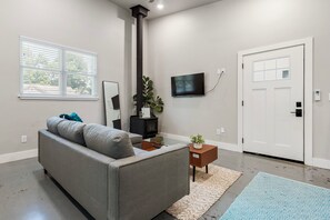Smart TV, fireplace