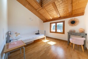 5 bedrooms, travel crib, internet, bed sheets - House in Drôme Provençale (Dieulefit)
