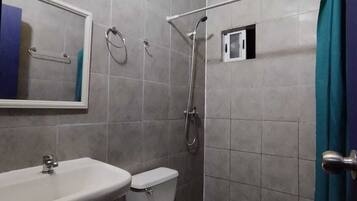 Jabón, papel higiénico