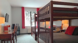A bunk bed room with a desk, chair, and a TV. - Auberge Val Saint-Côme (Saint Come)