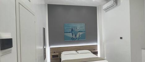 Deluxe Room | 1 bedroom, Egyptian cotton sheets, premium bedding, down duvets