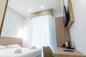 1 bedroom, Egyptian cotton sheets, premium bedding, down duvets - Napoli Forever (Naples)