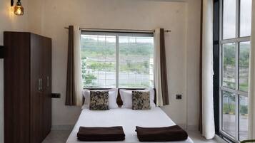 4 bedrooms, bed sheets