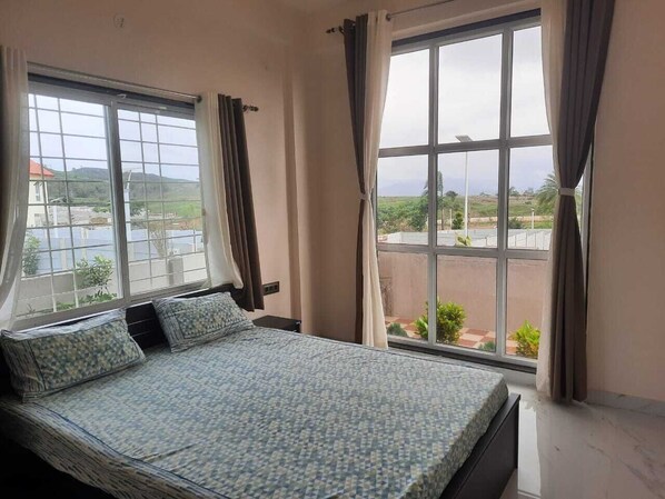 4 bedrooms, bed sheets