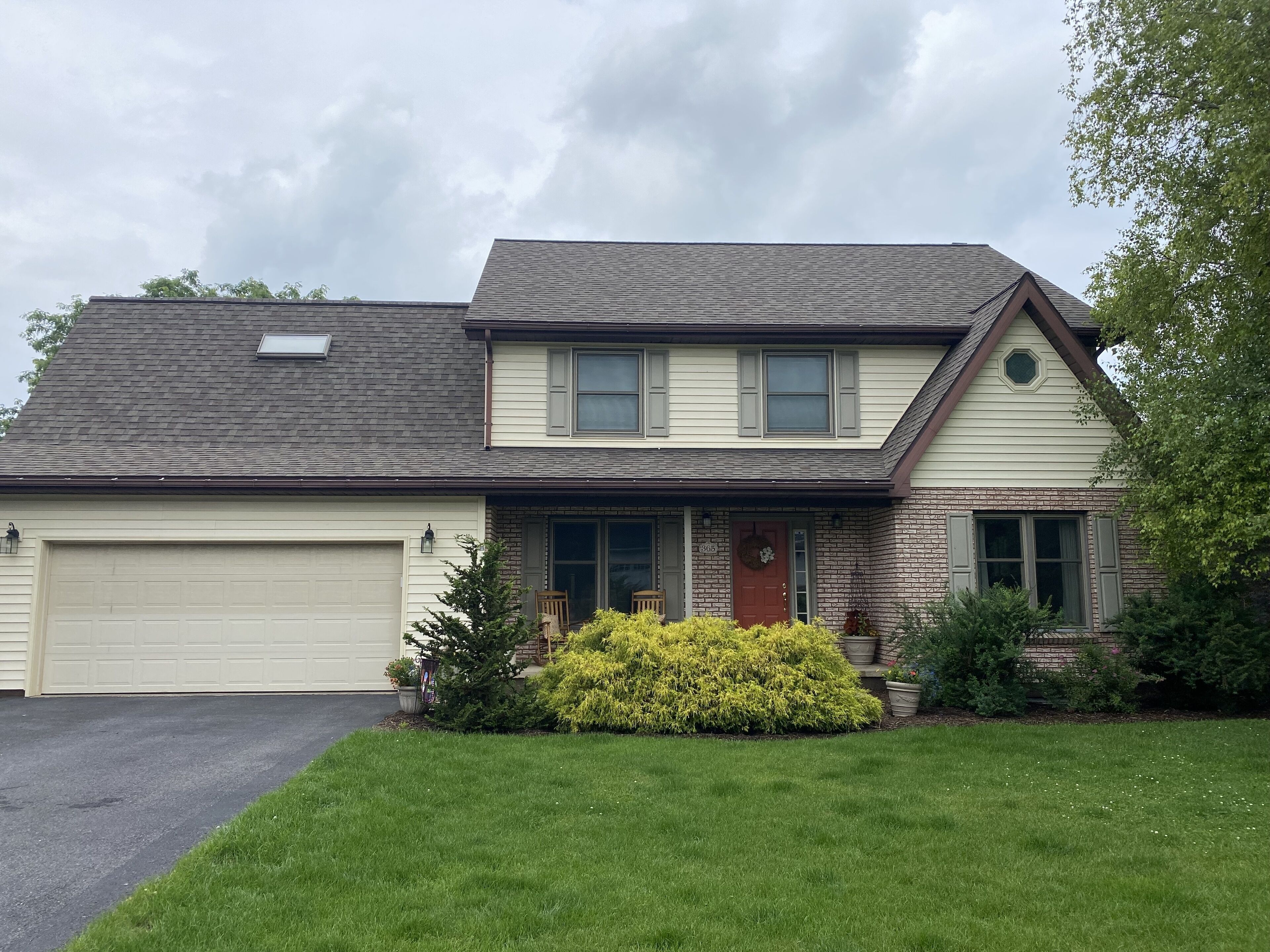 Cozy family home close to Beaver Stadium and Waffle Shop!
