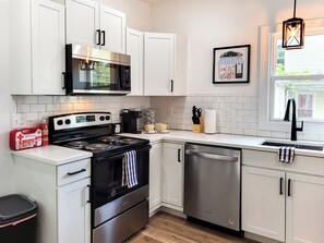 مستلزمات طهي/أطباق/أوعية