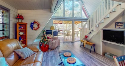 Adorable A-Frame with riverfront yard, fishing pier, & firepit