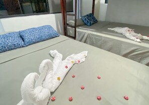 2 bedrooms, iron/ironing board, free WiFi, bed sheets - Sol y Mar, Galápagos (San Cristóbal)