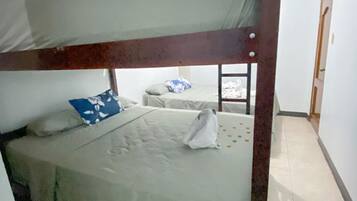 2 quartos, ferros/tábuas de passar roupa, Wi-Fi de cortesia