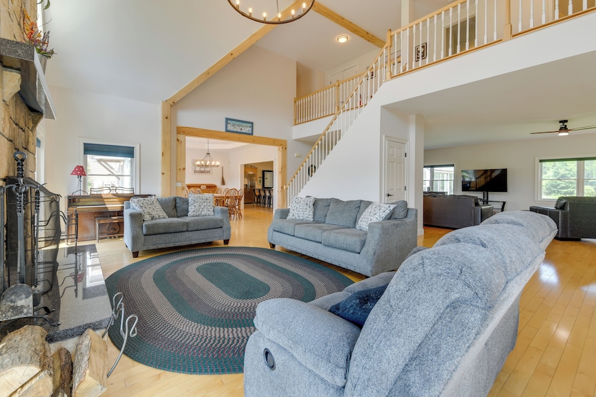 Secluded Family Getaway Near Stowe: Deck & Hot Tub - Vermont
