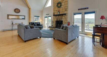 Secluded Family Getaway Near Stowe: Deck & Hot Tub