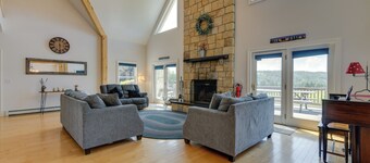 Secluded Family Getaway Near Stowe: Deck & Hot Tub
