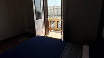 Single Room with Shared Bathroom | Free WiFi, bed sheets