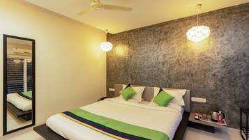 Deluxe Room | Iron/ironing board