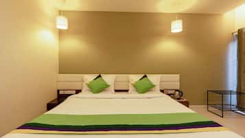 Deluxe Room | Iron/ironing board