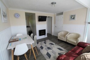 Flat-screen TV, fireplace