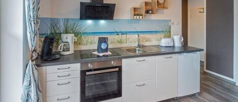 Fridge, oven, dishwasher, coffee/tea maker