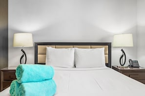 Apartamento, 1 cama King e sofá-cama, vista para a piscina | 1 quarto, Wi-Fi de cortesia, roupa de cama