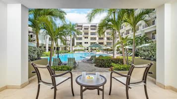 Apartamento, 1 cama de matrimonio grande con sofá cama, vistas a la piscina | Terraza o patio