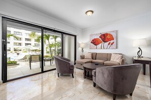 Living area - Condo 1 one bed, Palm Beach (Noord)