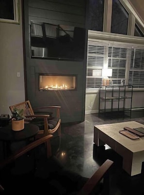 Interior - Lou's Lodge (Lutsen)
