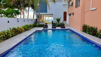 Piscine extérieure