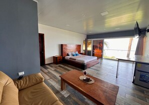 5 bedrooms, iron/ironing board, free WiFi, bed sheets