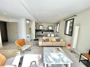 TV - The Pinewood 350m from the beach (Les Sables-d´Olonne)