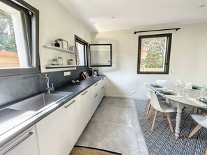 Réfrigérateur, micro-ondes, four, lave-vaisselle