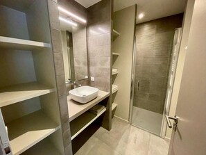 Shower, hair dryer, towels - The Pinewood 350m from the beach (Les Sables-d´Olonne)