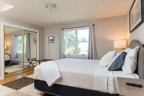 1 habitación, tabla de planchar con plancha, cuna de viaje y wifi