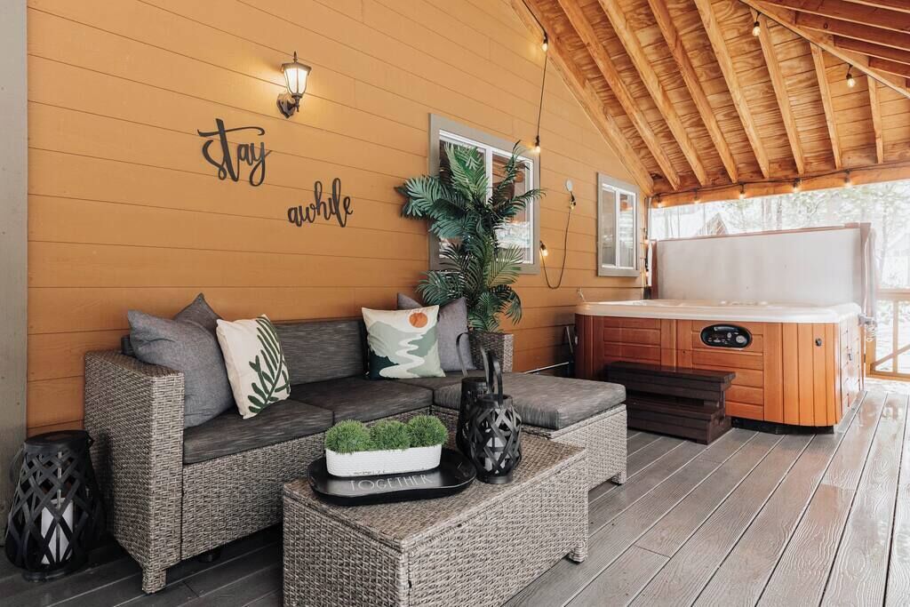 Indoor spa tub