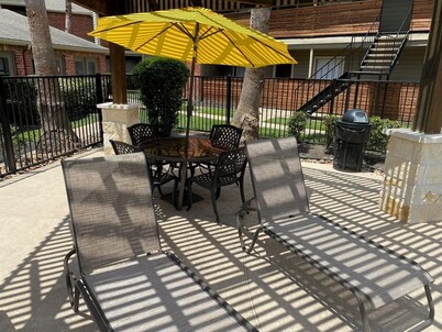 Cozy 1BR Apt in Medical Center. Close to Downtown/ Zoo/ Medical Center 