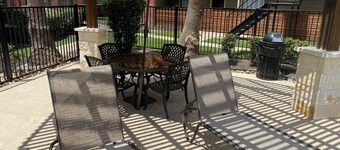 Cozy 1BR Apt in Medical Center. Close to Downtown/ Zoo/ Medical Center